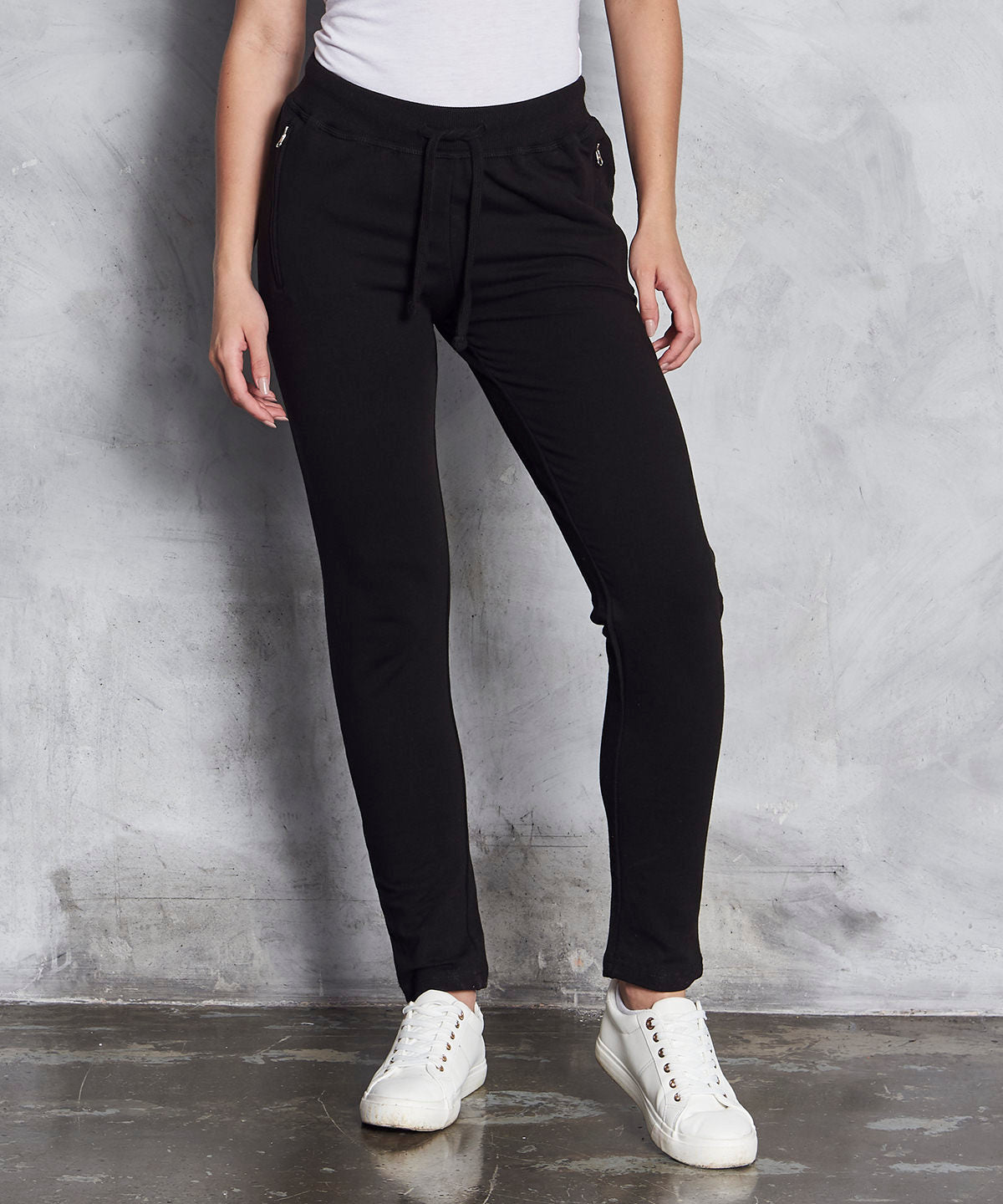 Women's tapered track pants